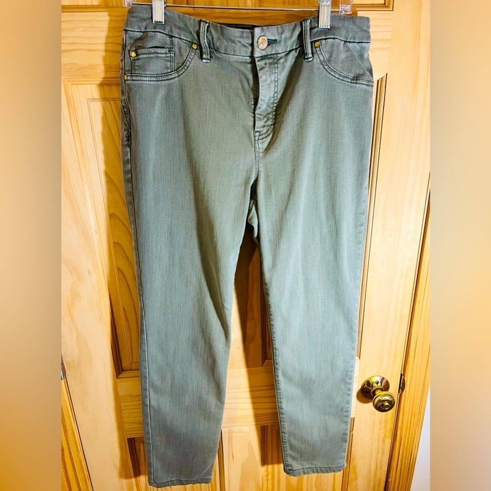 Chico's So Slimming Olive Green Pants Size 1 Women's‎ Size 8-10